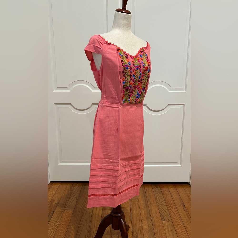 Mexican embroidered dress, hand Embroidered with Cotton threads. - Picture 5 of 7
